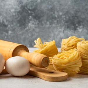 Padroneggiare l’arte della pasta all’uovo: tecniche di preparazione e cottura per veri gourmand